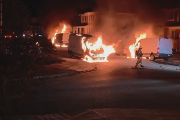 Calgary police arson unit investigating suspicious fire after vehicles found in flames