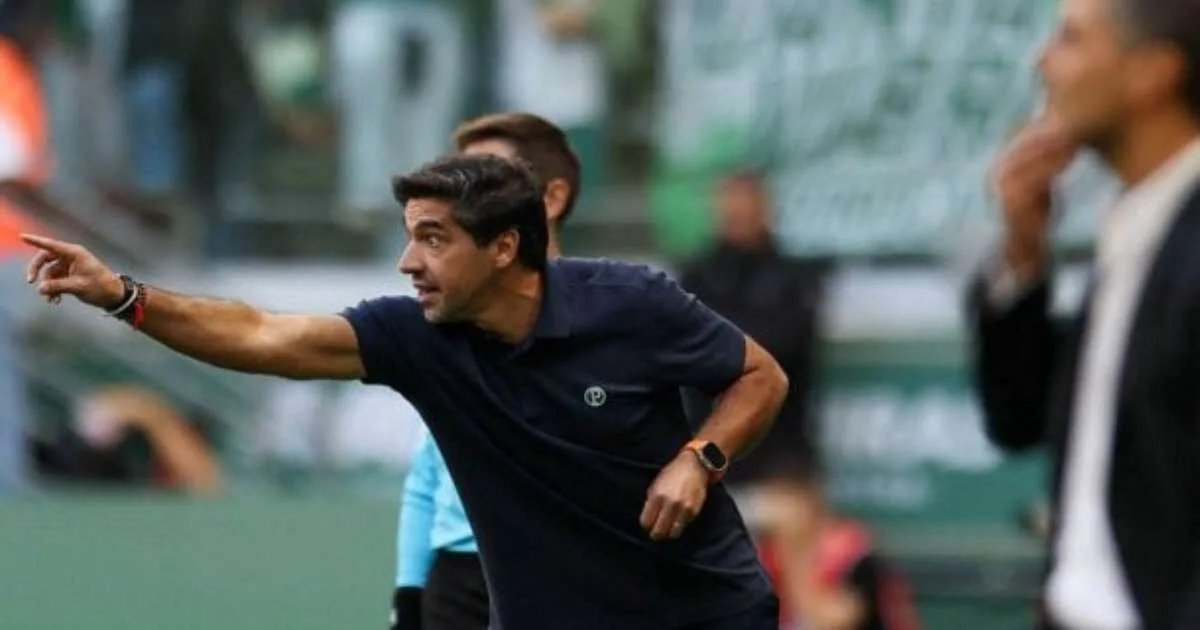 Abel Ferreira é multado por chutar microfone em jogo da Libertadores