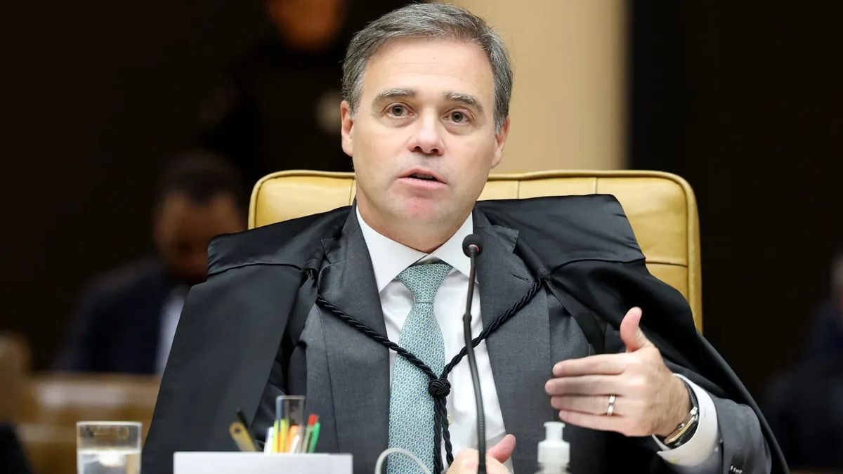Mesmo com a PGR apontando dupla nulidade, Mendonça deve enviar relatório para Fachin