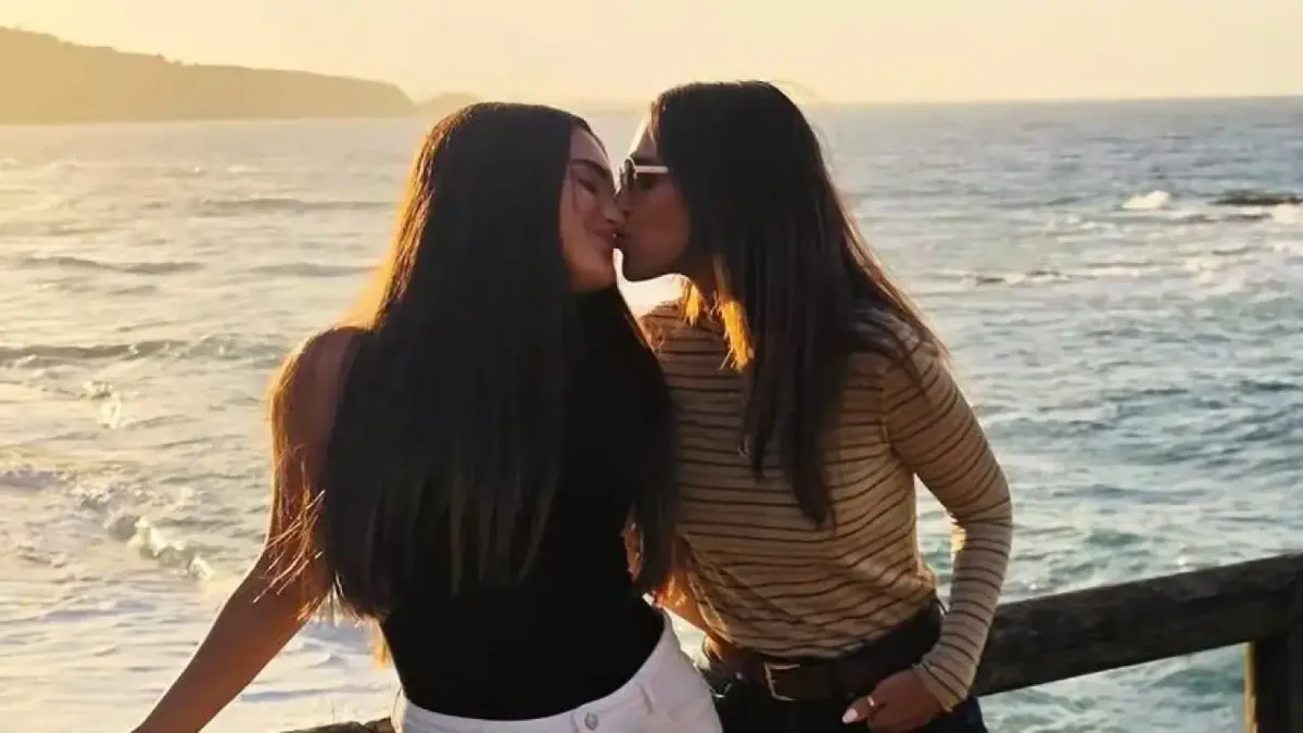 Paula Echevarría disfruta del final del verano, junto a su hija Daniela, en su tierra natal tras la muerte de su padre