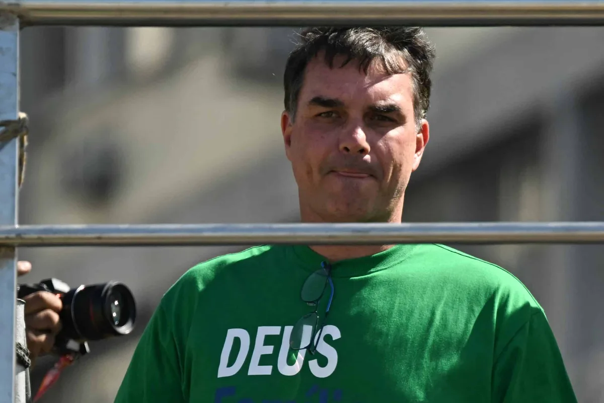 TSE derruba site que pagava em criptomoedas por propaganda de Flávio Bolsonaro