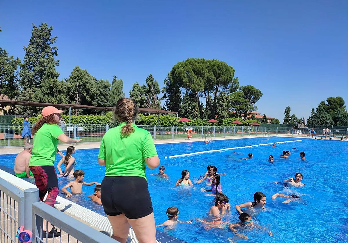 Los socorristas alertan: «La gente no está vigilando a los niños como tiene que hacerlo, ponerles manguitos no vale»