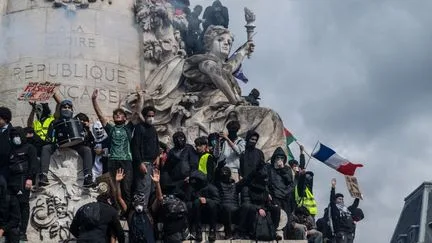 Au lendemain des violences du 17 octobre, les camps politiques se rejettent la responsabilité du "chaos"