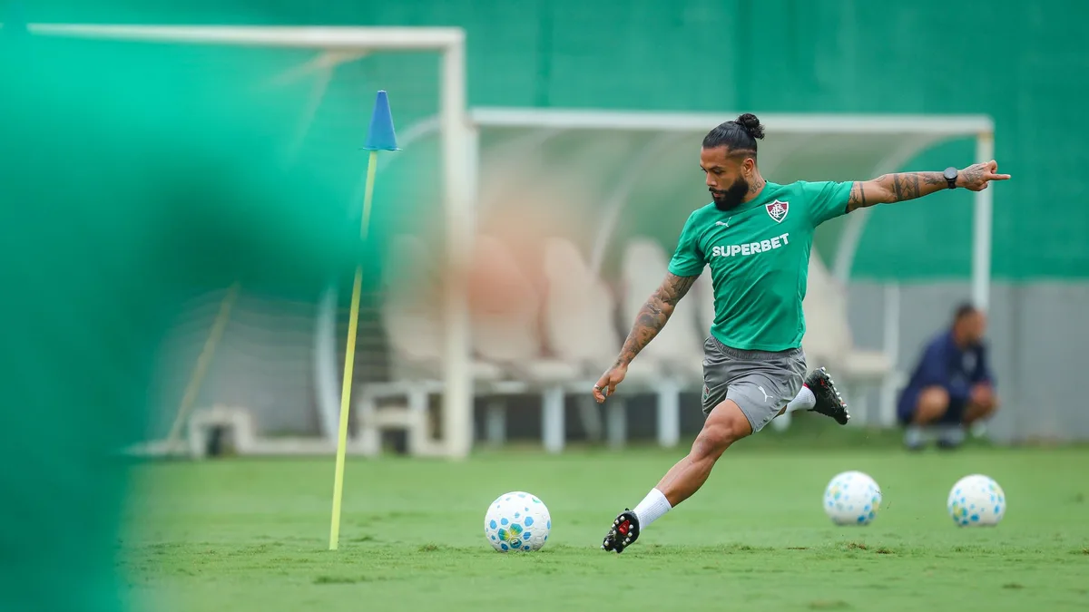 Suspensão de Hércules abre brecha para Otávio e Alisson, volantes pouco utilizados no Fluminense
