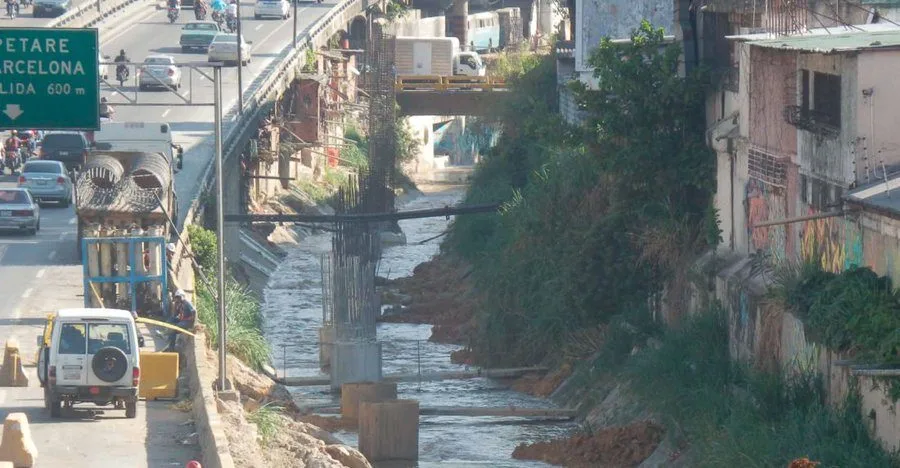 Exdirector de Protección Civil atribuye inundación en la Valle-Coche con ampliación de la autopista