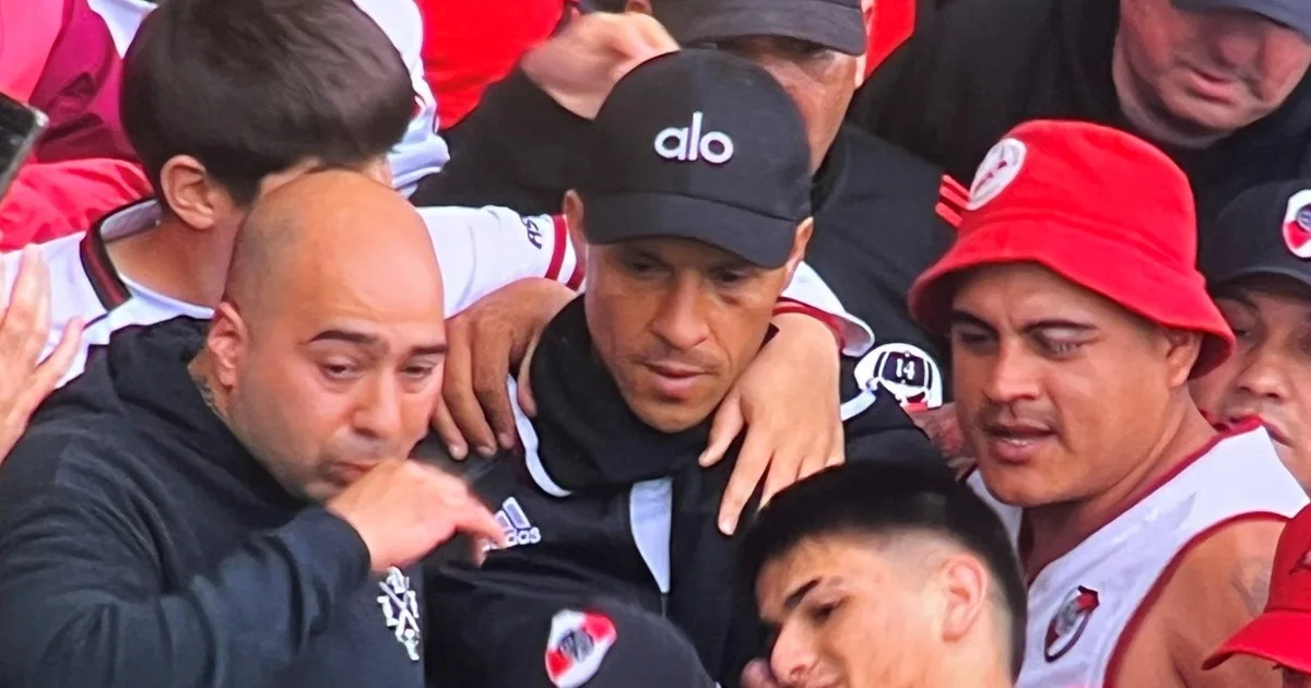 Enzo Pérez, en la popular de River para alentar contra Belgrano