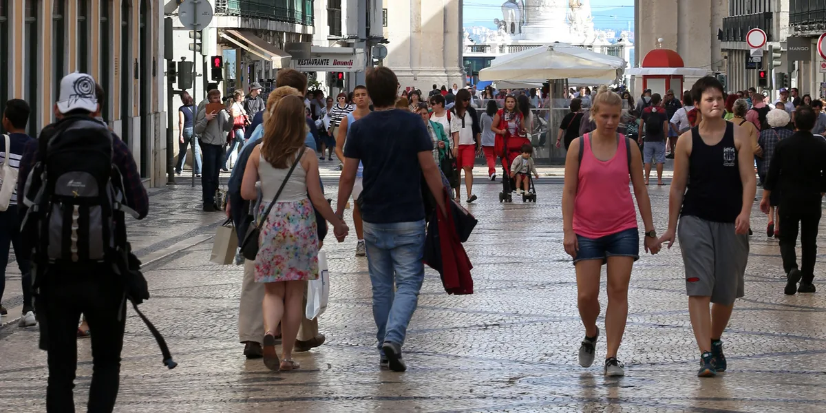 Suspeitos de balearem turista sueca na Rua Augusta entregaram-se à PJ