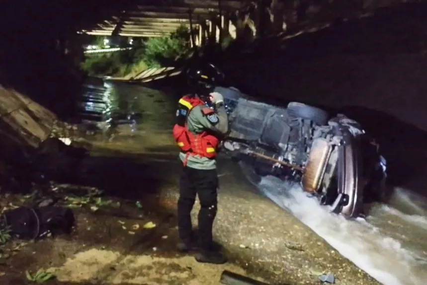 Conductora murió tras la caída de su vehículo en las riberas del río Guaire
