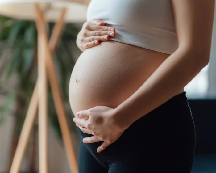 Queensland woman gave birth to twins with different parents after surrogacy coincides with natural pregnancy