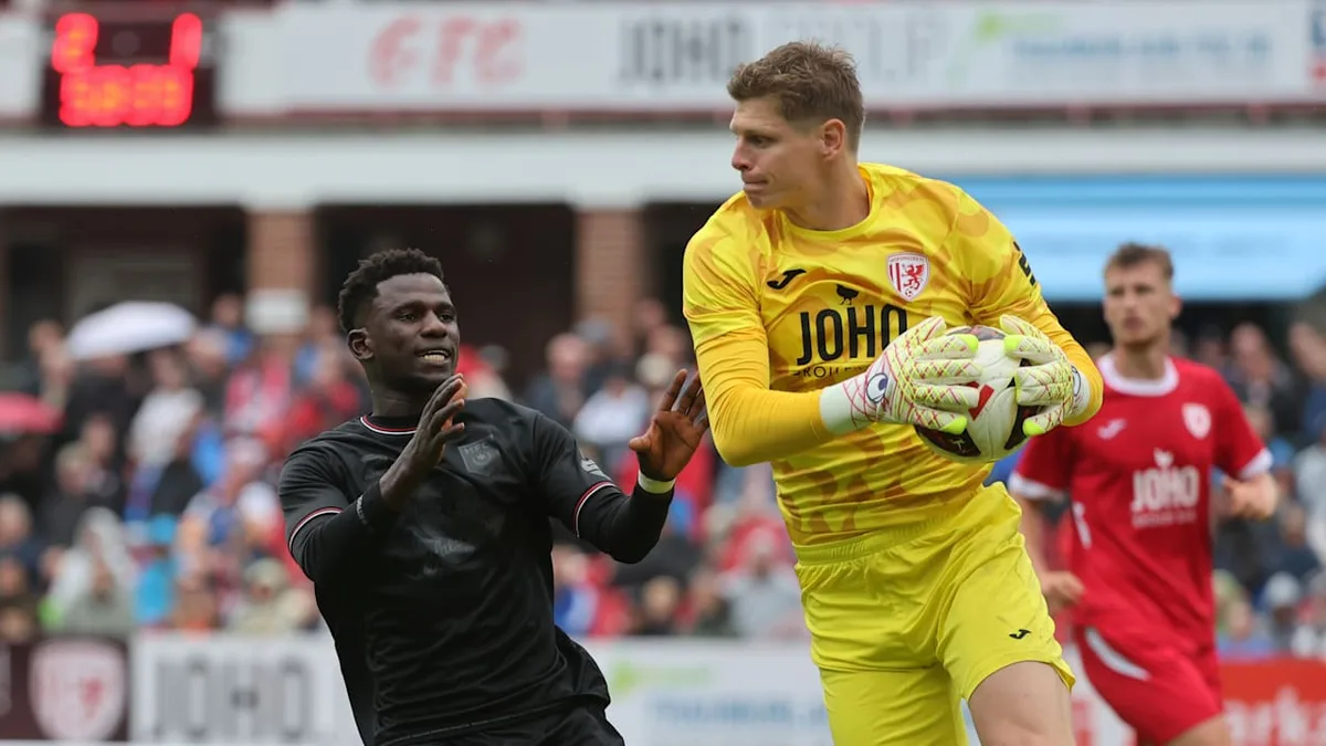 Klub völlig aus dem Häuschen - Torwart sorgt für Mega-Rekord in der 4. Liga