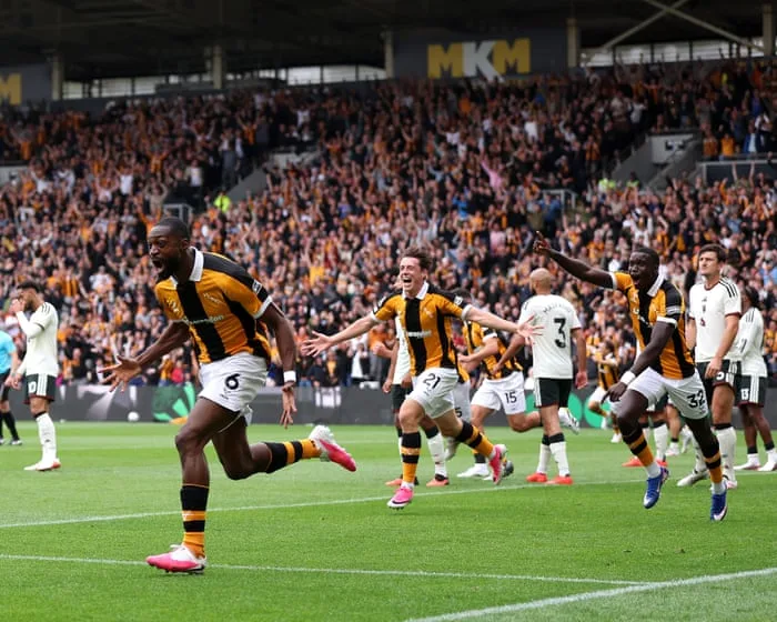 Ajayi fires promoted Hull to dream start against misfiring Manchester United