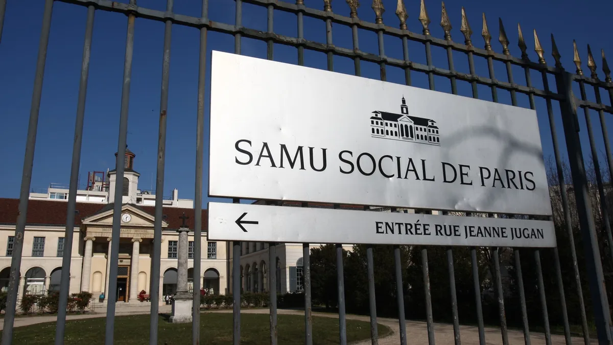 Un campement de sans-abris installés dans l'enceinte du Samu social de Paris évacué après deux mois d'occupation