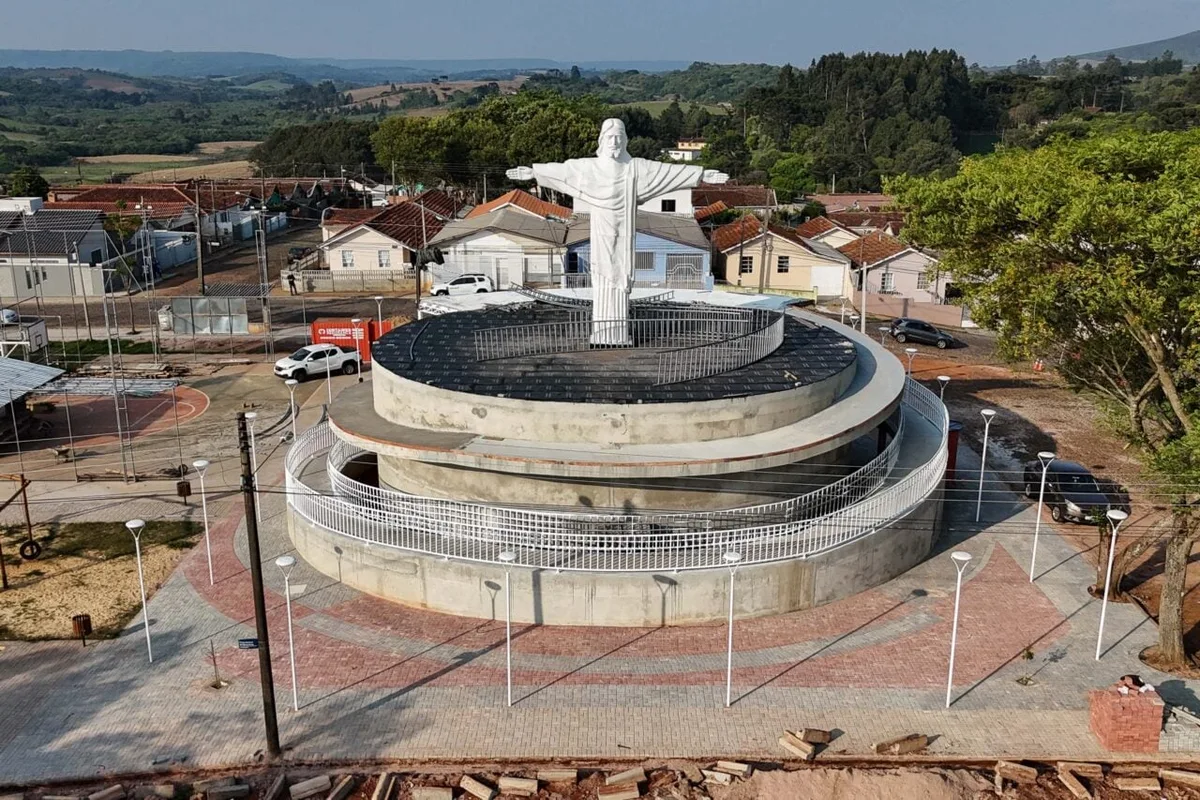 Depois de tornado, colégio estadual de Piraí do Sul retoma aulas