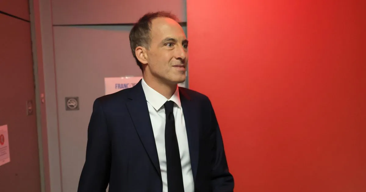 Près d’un million déjà récolté : comment Raphaël Glucksmann prépare son trésor de guerre pour 2027