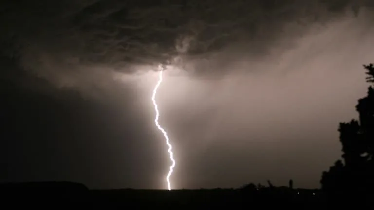 "Pluies intenses", "risque de grêle", "fortes rafales: de nouveaux orages attendus ce lundi