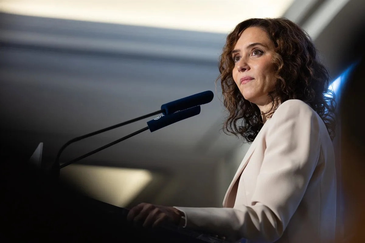 Ayuso subraya que en 2023 parte del voto por correo "nunca llegó" y pide estar pendientes de "trampas"