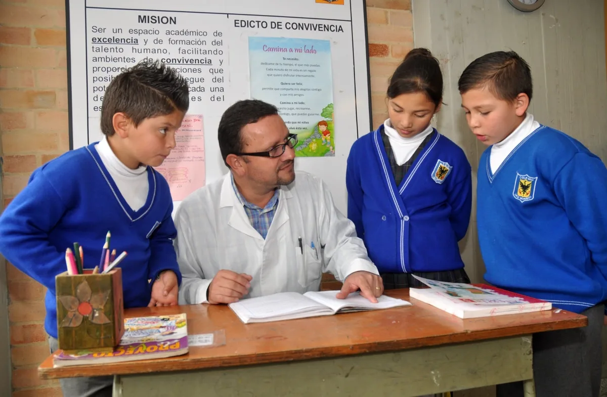 Bogotá abrió 55 vacantes definitivas para docentes orientadores: inscripciones en el Sistema Maestro desde el 24 de septiembre