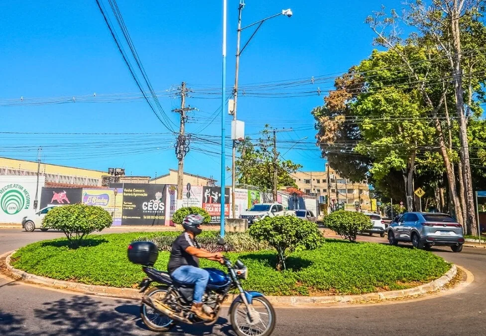 Semeia pede que ‘bandeiraços’ evitem canteiros, rotatórias e áreas verdes de Rio Branco