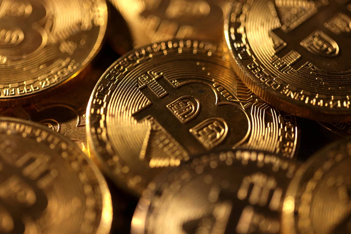 Bitcoin volta a superar US$ 80 mil após três meses e sobe quase 25% em uma semana