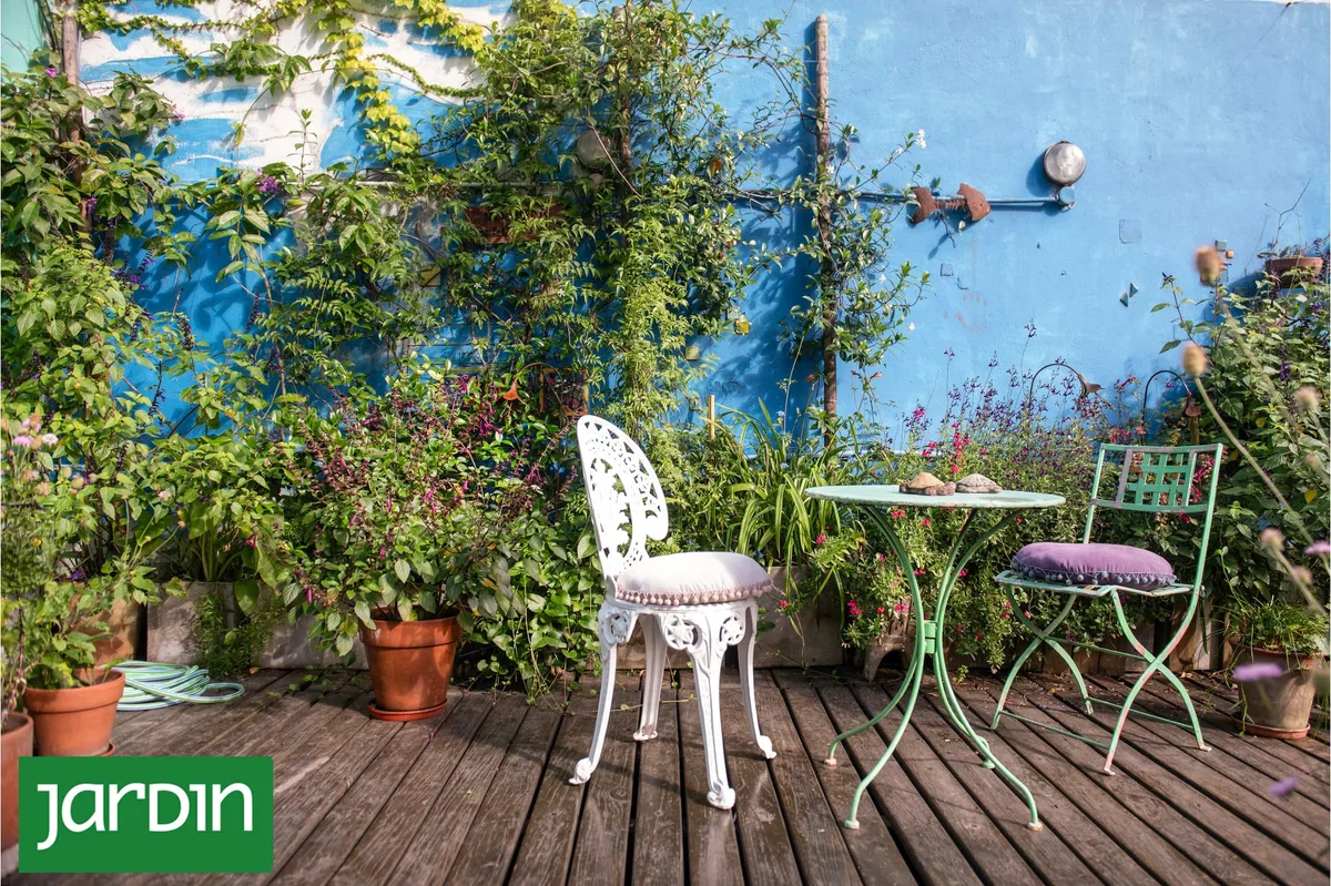 Cómo hacer que una terraza parezca más verde sin comprar más plantas