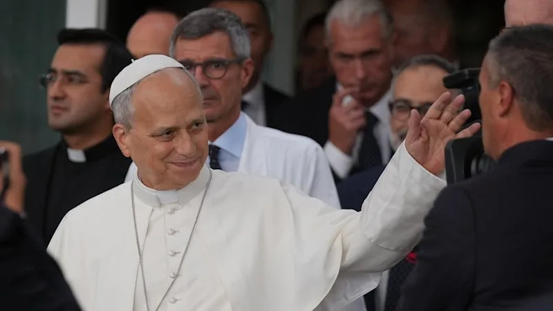 Pope Leo walks out of Rome hospital unaided four days after lung cancer surgery