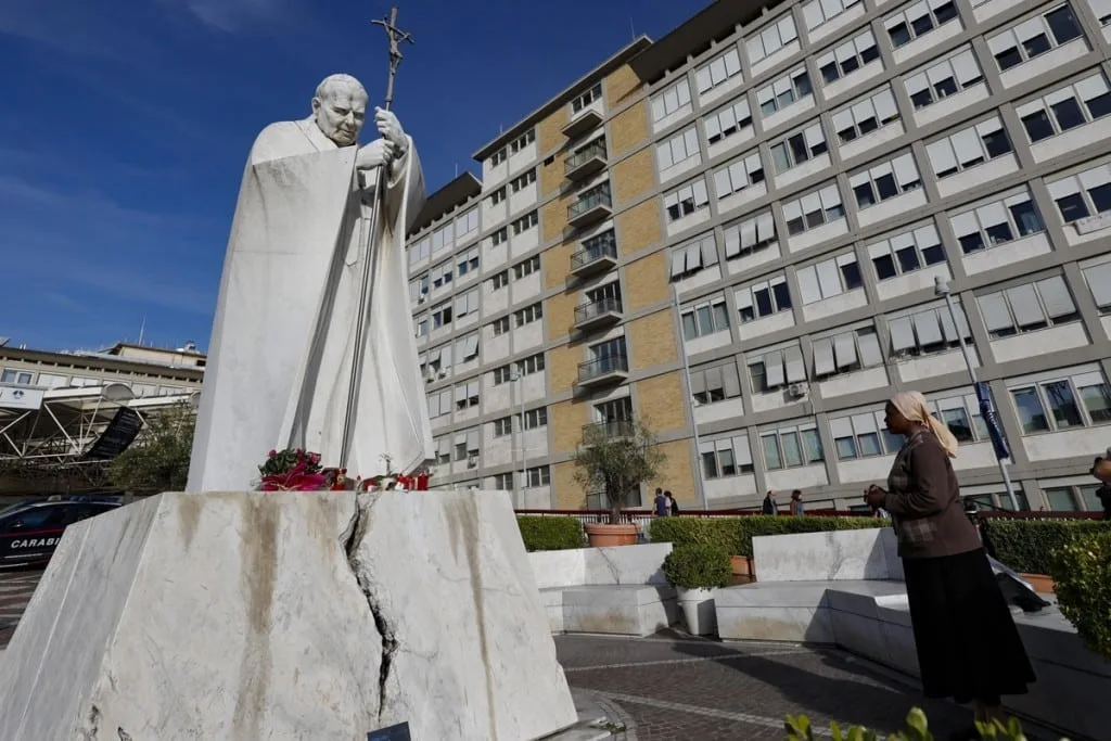 El papa retoma su actividad pontificia desde el hospital Gemelli