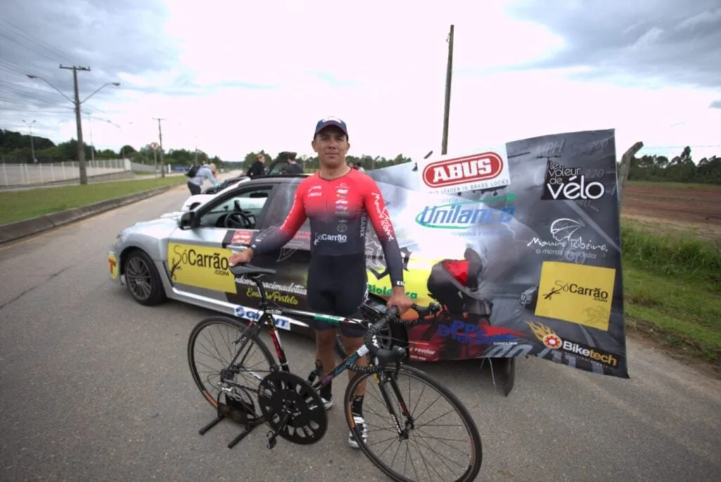 Curitibano quer chegar a 300 km/h de bicicleta no maior deserto de sal do planeta