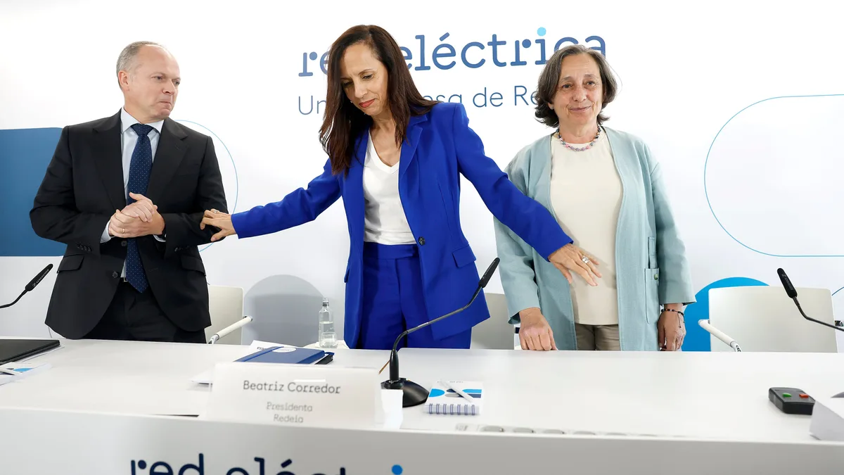 Redeia cambia el bonus de su directora de operación tras quejarse la CNMC de conflicto de interés