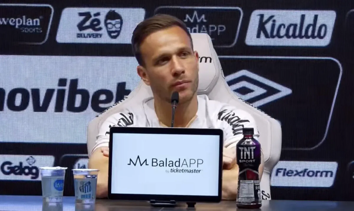 Arthur explica escolha pelo Santos e não descarta renovação apesar de contrato curto