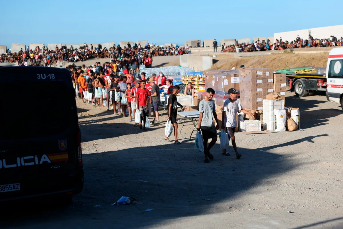 Feijóo pide a confinar Ceuta por "riesgo sanitario" y la ministra de Sanidad lo descarta al verlo "injustificado" y "desmesurado"