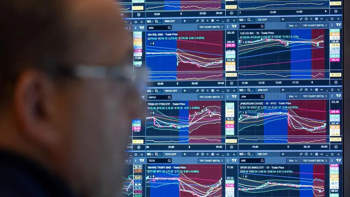 Wall St slides as inflation data fuels rate hike bets