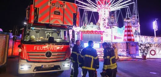 Hamburger Dom: Menschen hängen über Stunden im Kettenkarussell fest
