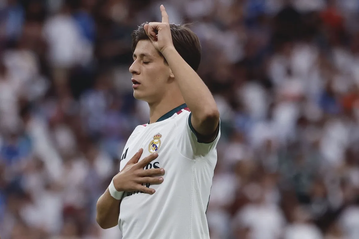 O Real Madrid fez um minuto de silêncio pelas cheias no Nepal. A China não gostou