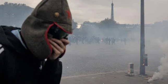 Du gaz lacrymogène aux grenades en passant par les LBD : les armes de force intermédiaire, cet arsenal du maintien de l’ordre qui n’a cessé de s’enrichir et dont la pertinence fait débat