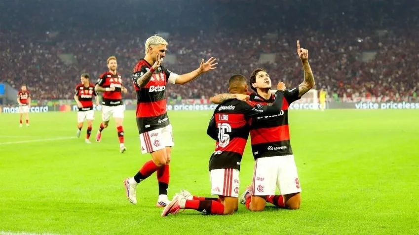 Flamengo bate Cruzeiro no Maracanã e avança às quartas da Libertadores