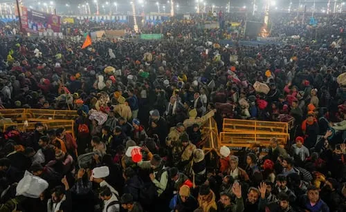 Lluvias en celebración religiosa en India causa estampida y deja 19 muertos; hay 25 personas heridas