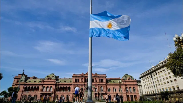 Juiz argentino ordena julgamento de dirigentes do Irão e Hezbollah