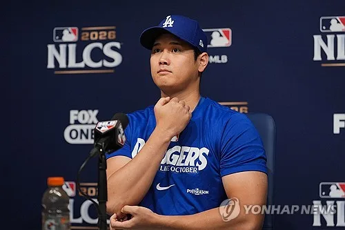 '홈런 실종' 오타니, 6번 타순으로…로버츠 감독 "본인도 동의"