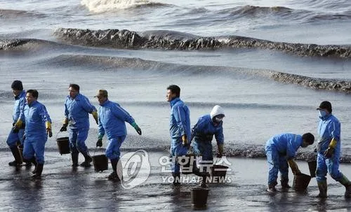 법원 "태안 기름유출 복구 단체들, 기금 2천800억원 반환해야"