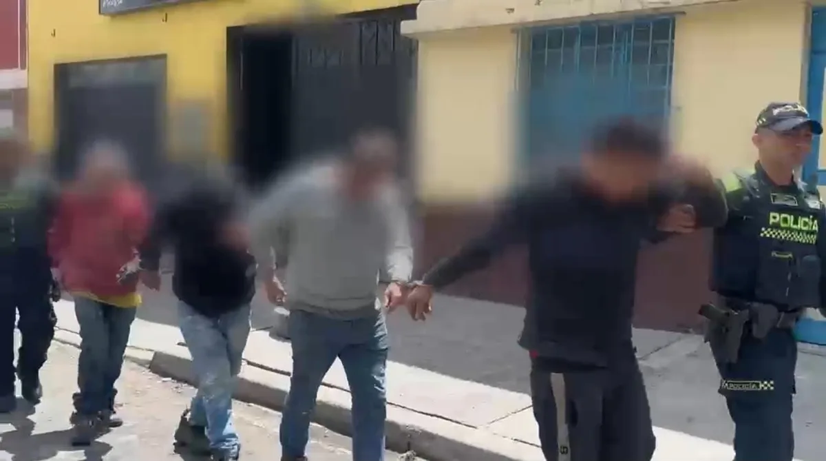 Capturan a cuatro hombres en flagrancia: desguazaban un carro robado en el barrio Restrepo