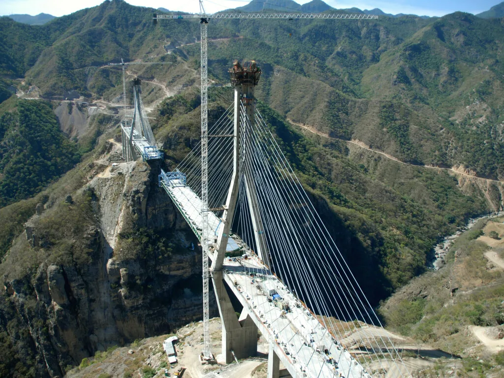 México construyó un puente tan alto que durante años fue el más alto del mundo de su tipo