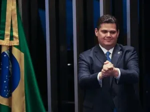 Alcolumbre a Camilo Santana sobre PEC 6×1: Não falei que ia dar certo?