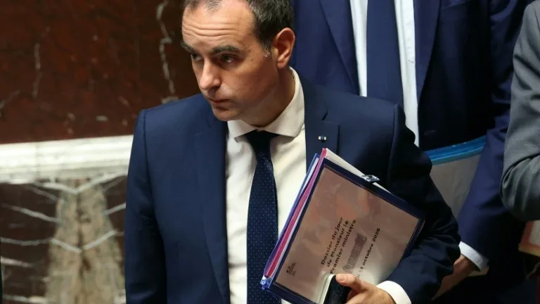 "Aucune violence ne saurait trouver d'excuse": Sébastien Lecornu apporte son soutien au maire de Limoges et annonce qu'il sera sur place dans la semaine