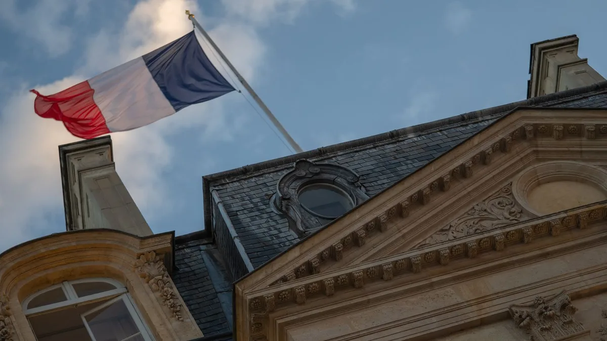 Pouvoirs de l'exécutif, fragilités du cadre électoral... Un rapport alerte sur "les vulnérabilités" de la France en cas de "choc autoritaire"