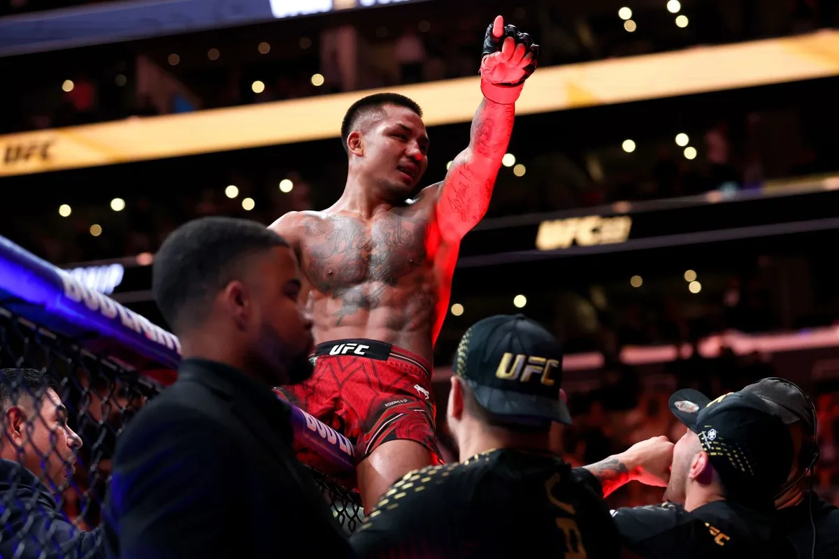 Джошуа Ван обошёл Джона Джонса по количеству побед в UFC до 25 лет