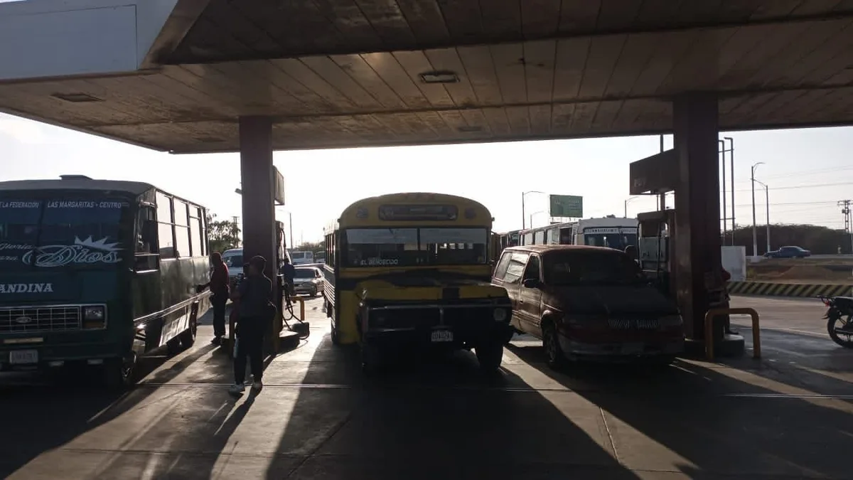 Transportistas exigen mayor litraje de combustible: "No podemos seguir trabajando a media marcha"