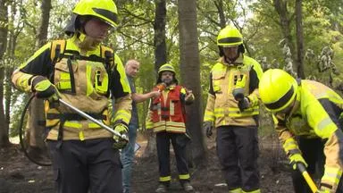 So kämpft die Feuerwehr gegen gefährliche Glutnester