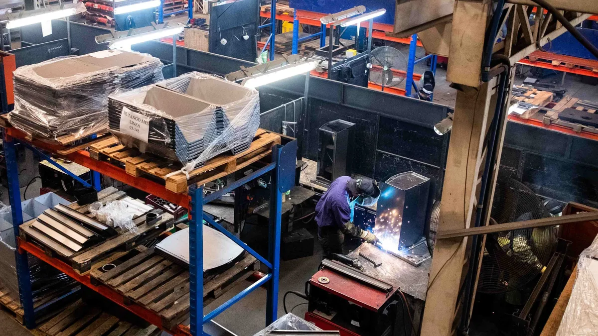 Industriales bonaerenses reclaman bajar Ingresos Brutos y le proponen un plan a Kicillof para mejorar la producción y el empleo