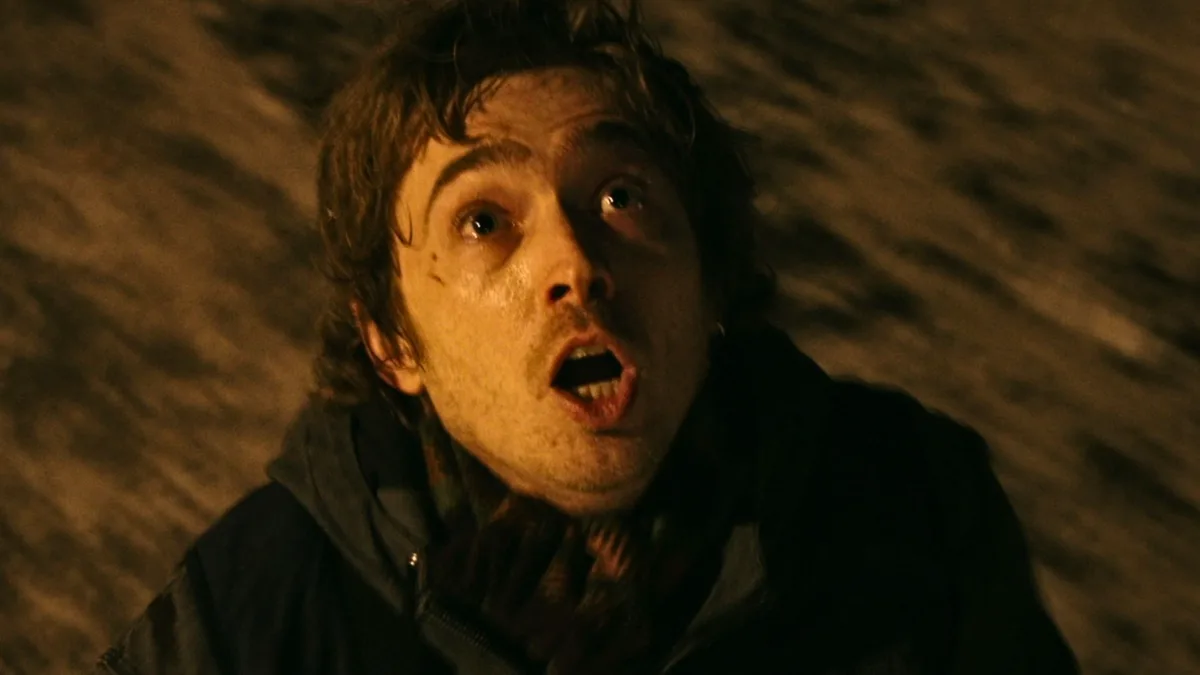 « Resident Evil », « Englouti », « Évanouis » : Austin Abrams, étoile montante qu’Hollywood adore essayer de trucider