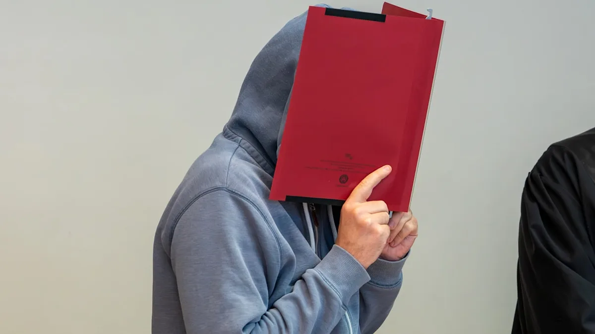 79 Taten angeklagt - Trainer soll Jungen im Wohnwagen missbraucht haben